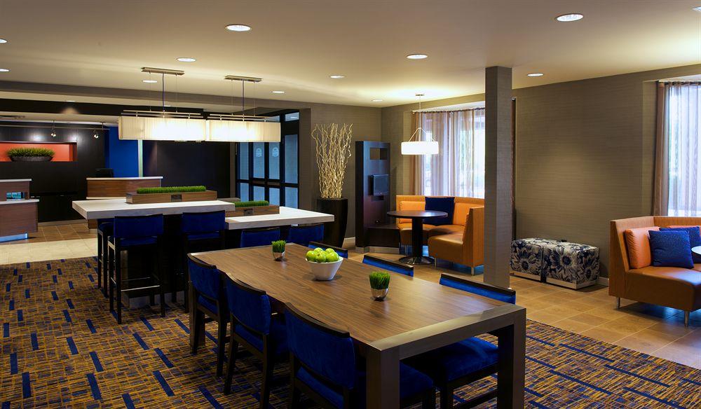 Country Inn & Suites By Radisson, Columbus-Edinburgh Bagian luar foto