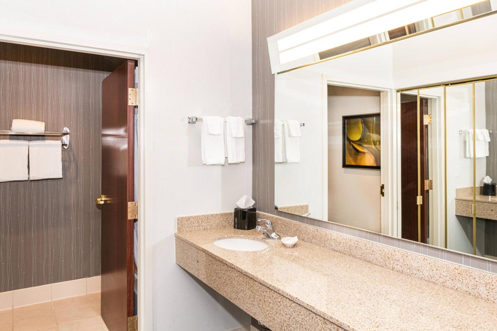 Country Inn & Suites By Radisson, Columbus-Edinburgh Bagian luar foto
