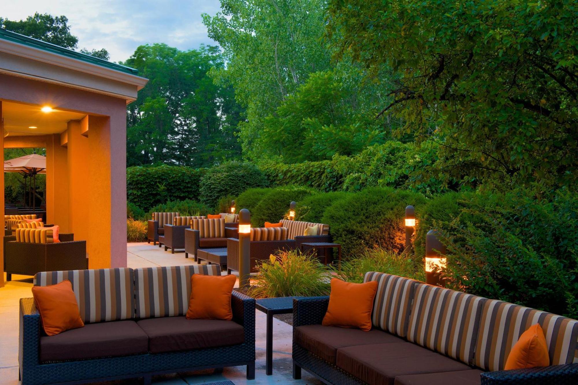 Country Inn & Suites By Radisson, Columbus-Edinburgh Bagian luar foto