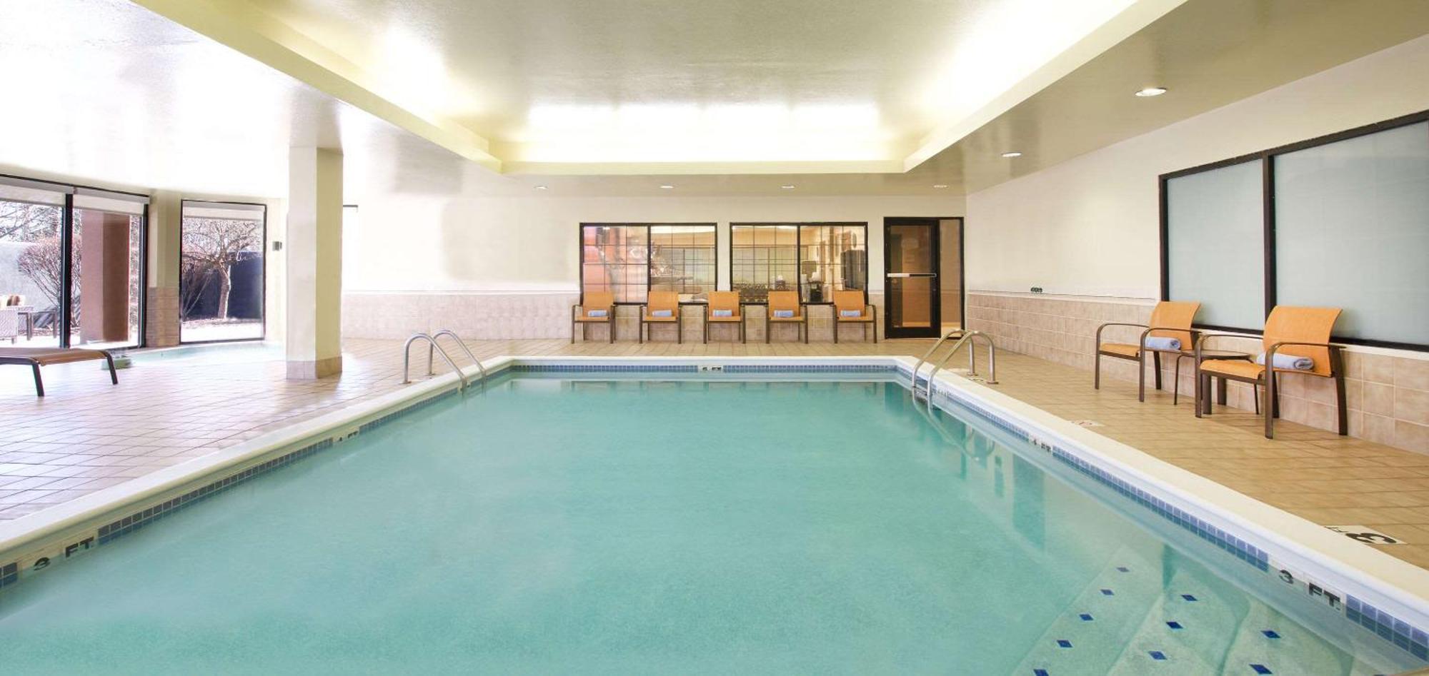 Country Inn & Suites By Radisson, Columbus-Edinburgh Bagian luar foto