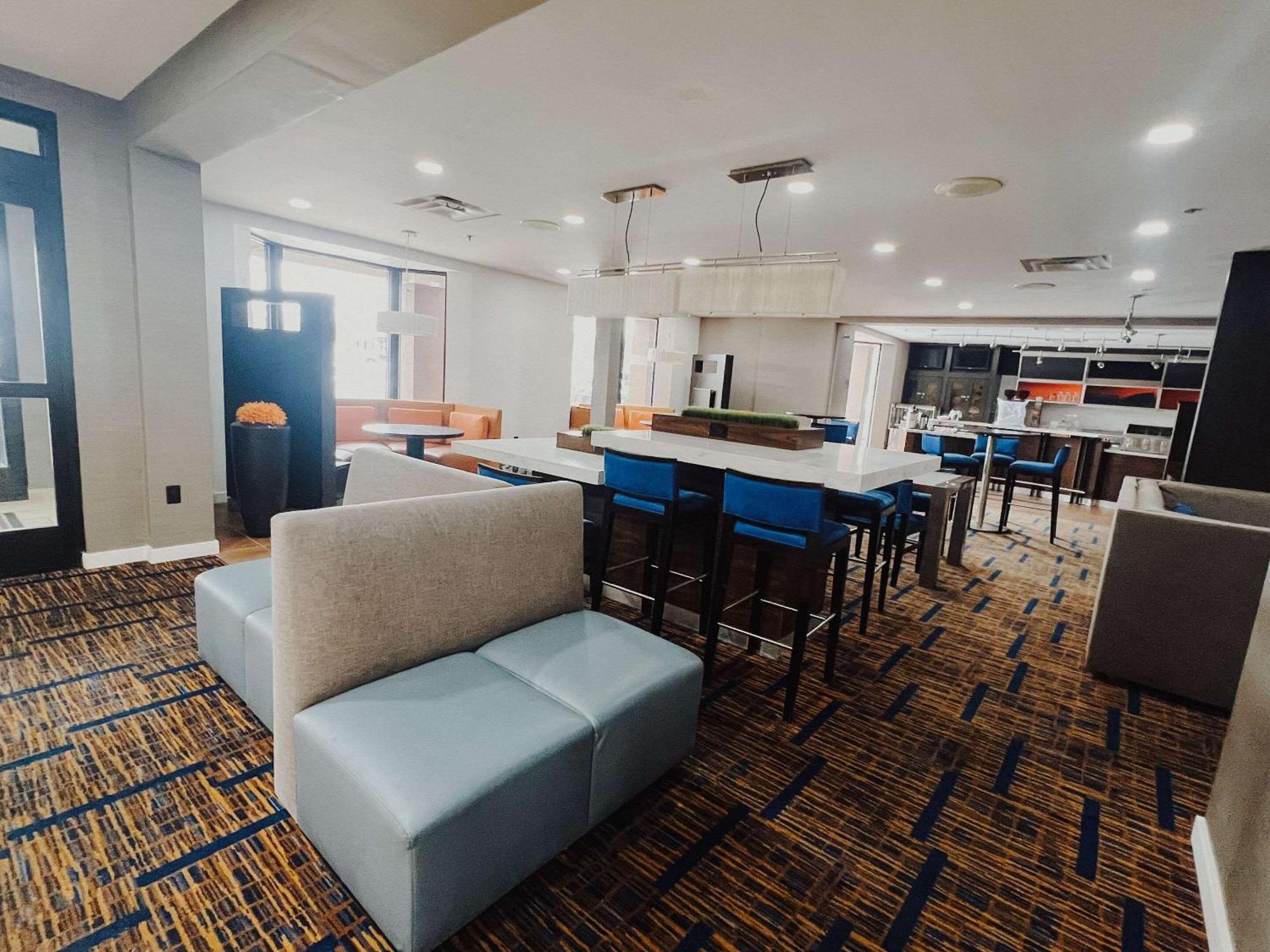 Country Inn & Suites By Radisson, Columbus-Edinburgh Bagian luar foto