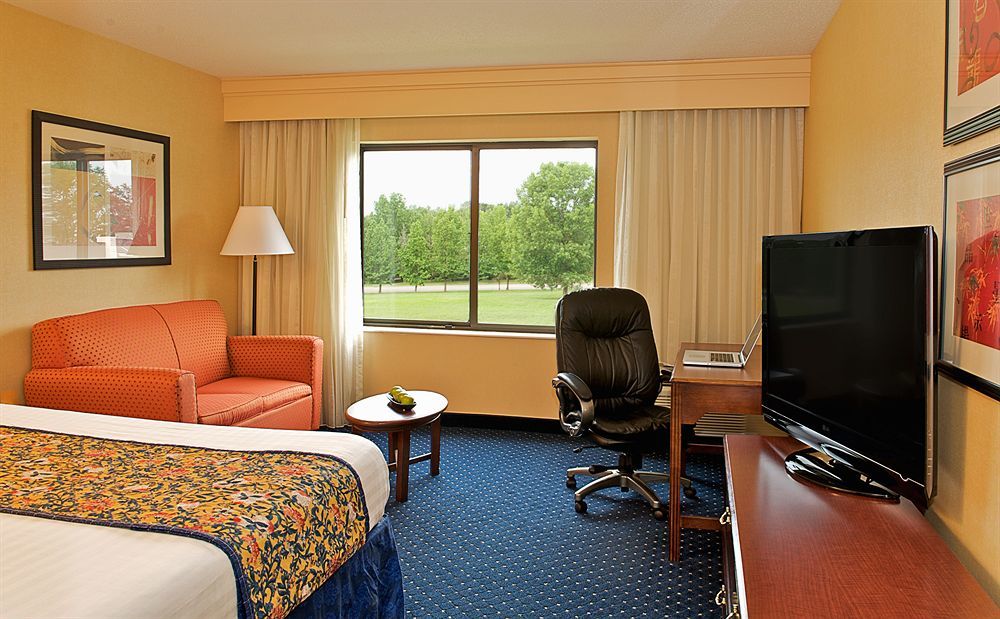 Country Inn & Suites By Radisson, Columbus-Edinburgh Bagian luar foto