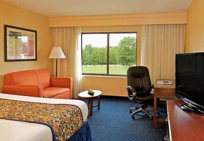 Country Inn & Suites By Radisson, Columbus-Edinburgh Ruang foto