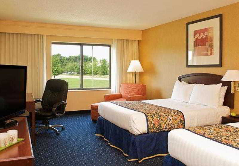Country Inn & Suites By Radisson, Columbus-Edinburgh Ruang foto