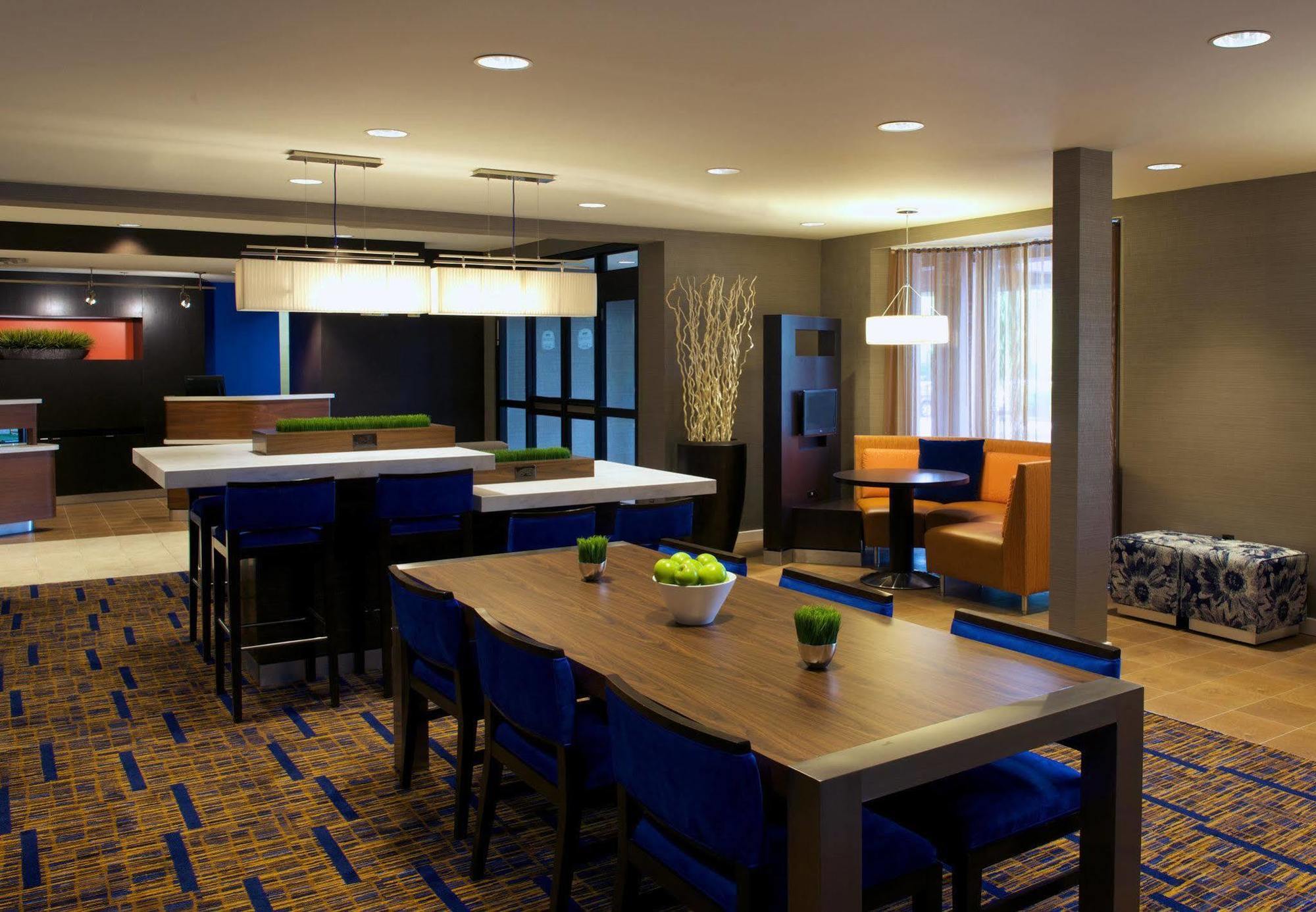Country Inn & Suites By Radisson, Columbus-Edinburgh Bagian luar foto